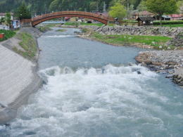 川幅を増した奈良井川