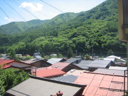 対岸の山並み