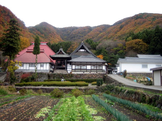 岩松院の本堂と庫裏