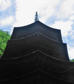 天空に延びる塔