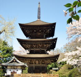 前山寺三重塔
